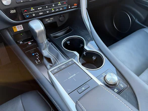 https://vehicle.imgix.net/4497706/b5940b32-e738-4393-acb8-c4b03a57d2ed.jpg