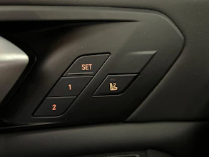 https://vehicle.imgix.net/4497803/dbdefdb4-39b4-4ea3-8d04-5cfa15302e7d.jpg