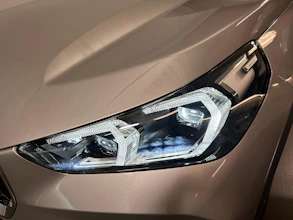 https://vehicle.imgix.net/4497819/04d83f93-9869-4b1a-8aef-2803f779e486.jpg