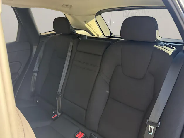 VOLVO XC60 2.0 B5 MH Momentum AWD