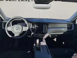 VOLVO XC60 2.0 B5 MH Momentum AWD
