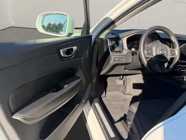 VOLVO XC60 2.0 B5 MH Momentum AWD