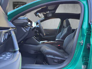 PEUGEOT 208 1.2 Hybrid 145 GT Exclusive