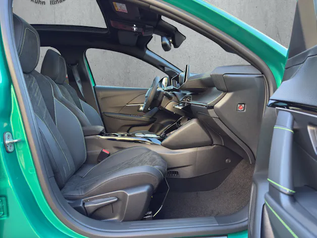 PEUGEOT 208 1.2 Hybrid 145 GT Exclusive