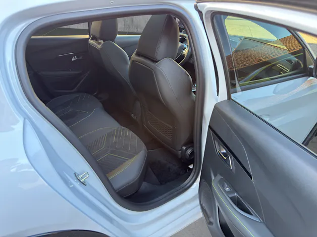PEUGEOT 208 1.2 Hybrid 145 GT Exclusive