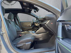 PEUGEOT 208 1.2 Hybrid 145 GT Exclusive