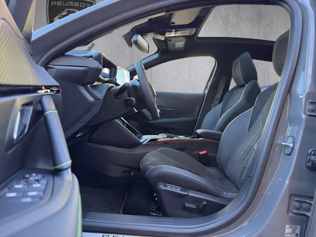 PEUGEOT 208 1.2 Hybrid 145 GT Exclusive