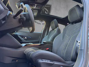 PEUGEOT 208 1.2 Hybrid 145 GT Exclusive