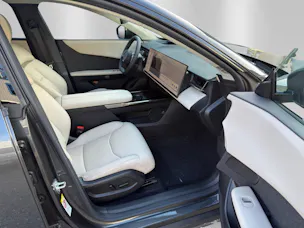 MAZDA CX-6e Takumi