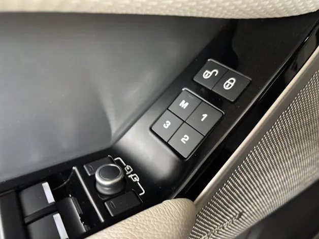 Land Rover Range Rover Velar 2.0 D 240 R-Dynamic SE