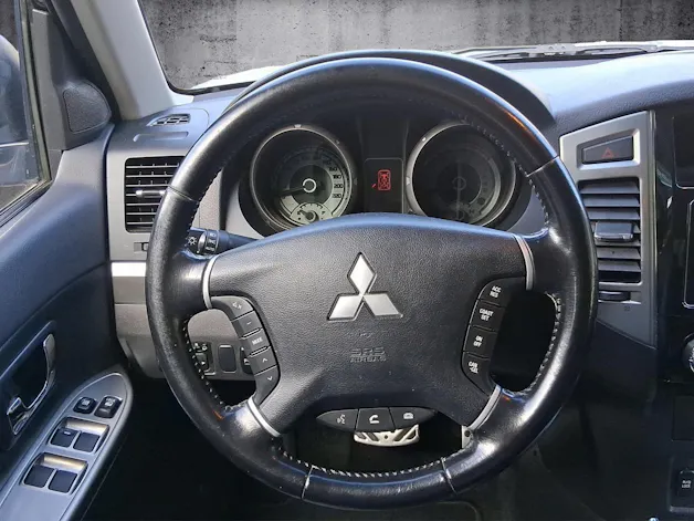 Mitsubishi Pajero 3.2 DID Diamond Anniversary