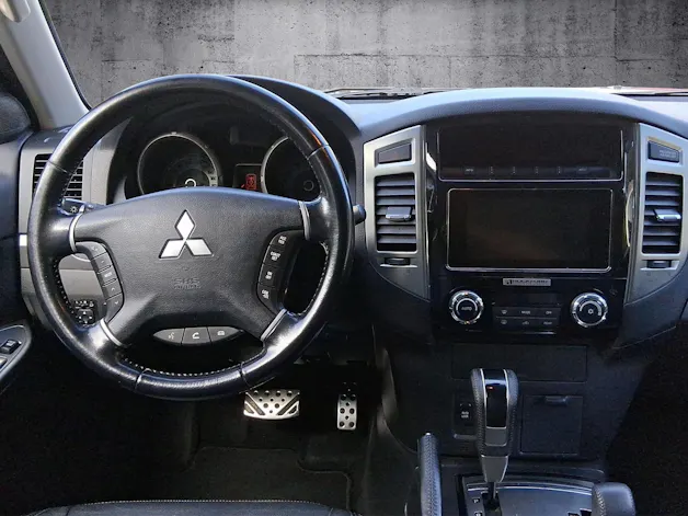 Mitsubishi Pajero 3.2 DID Diamond Anniversary