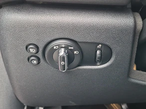 https://vehicle.imgix.net/4498264/9cf04140-41e9-42eb-9ca2-dfc69d28936c.jpg