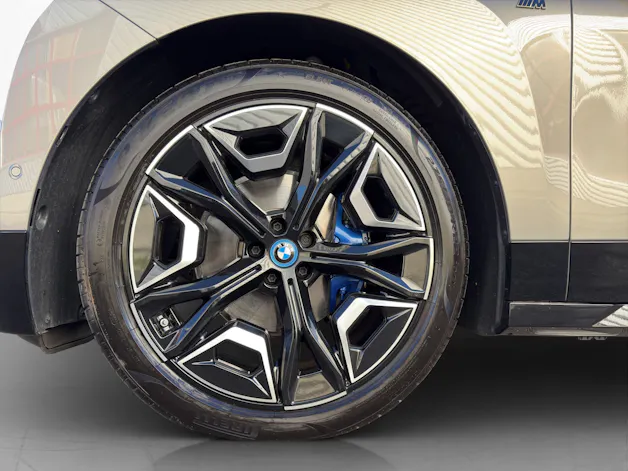 BMW iX M60