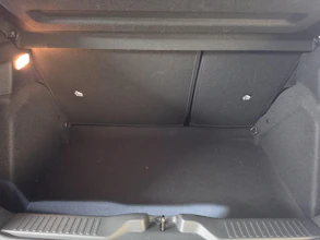 https://vehicle.imgix.net/4498294/825ab77d-6aca-4128-9aee-be10bf8355f8.jpg