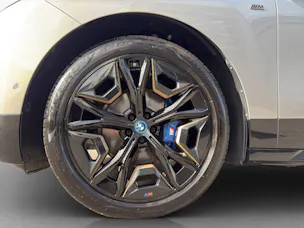 BMW iX M60