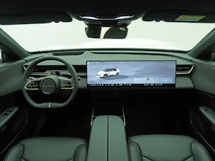 MAZDA CX-6e Takumi