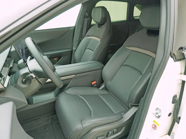 MAZDA CX-6e Takumi