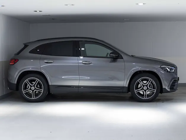 MERCEDES-BENZ GLA 200 Night Star