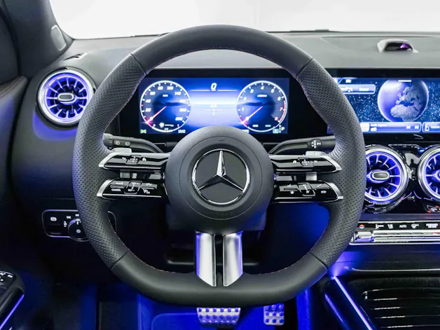 MERCEDES-BENZ GLA 200 Night Star