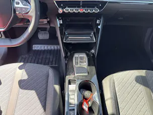 PEUGEOT 2008 1.2 145 MHEV Allure Automat