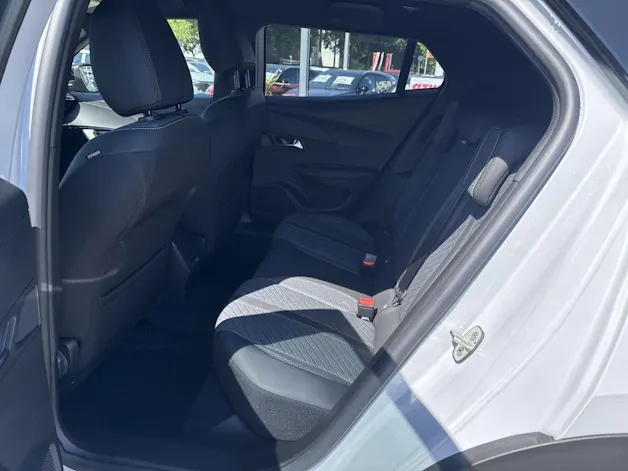 PEUGEOT 2008 1.2 145 MHEV Allure Automat