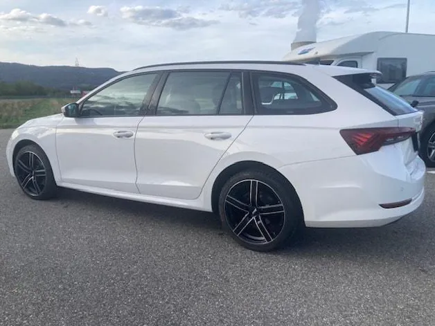 SKODA Octavia Combi 2.0 TDI DSG Style