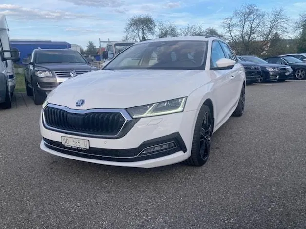 SKODA Octavia Combi 2.0 TDI DSG Style