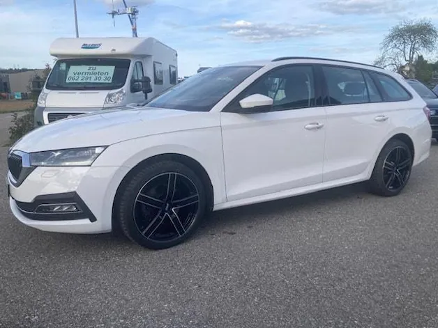 SKODA Octavia Combi 2.0 TDI DSG Style