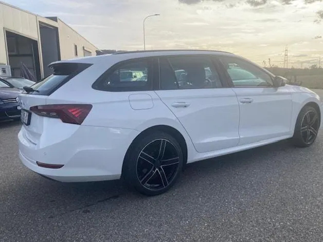 SKODA Octavia Combi 2.0 TDI DSG Style