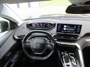 PEUGEOT 3008 1.2 PureTech Allure Pack EAT8