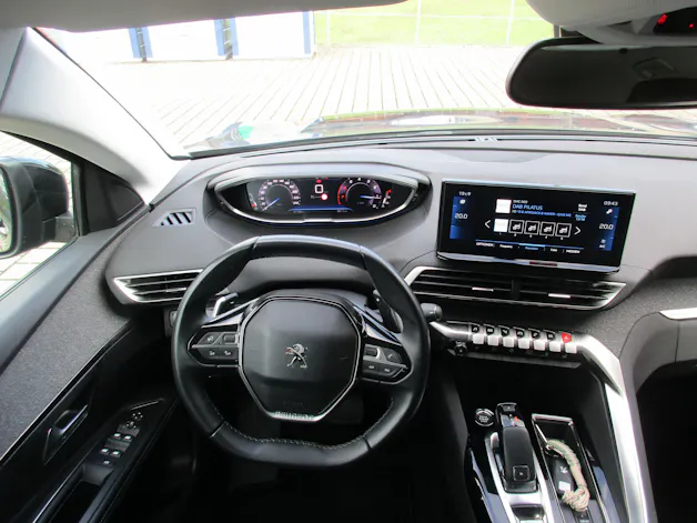 PEUGEOT 3008 1.2 PureTech Allure Pack EAT8