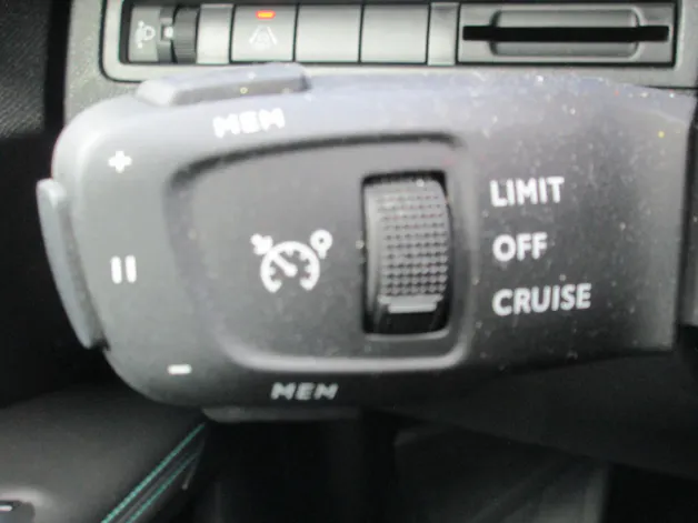 PEUGEOT 3008 1.2 PureTech Allure Pack EAT8