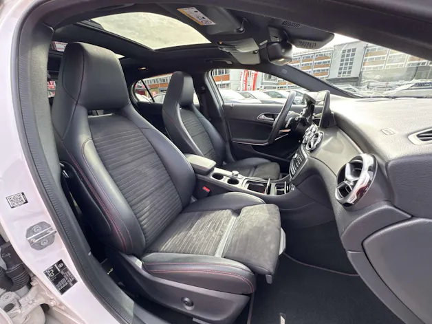 MERCEDES-BENZ GLA 250 AMG Line 211PS Swiss Star 4Matic DCT-Automat