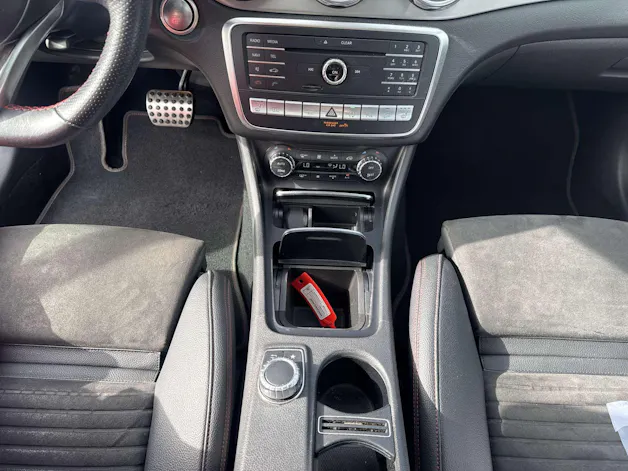 MERCEDES-BENZ GLA 250 AMG Line 211PS Swiss Star 4Matic DCT-Automat