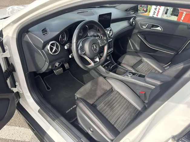 MERCEDES-BENZ GLA 250 AMG Line 211PS Swiss Star 4Matic DCT-Automat