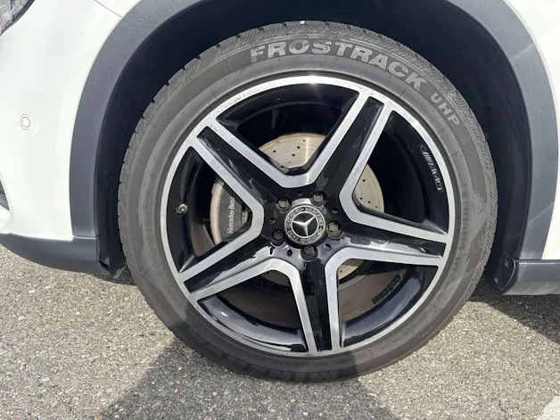 MERCEDES-BENZ GLA 250 AMG Line 211PS Swiss Star 4Matic DCT-Automat