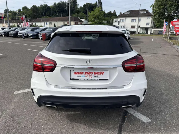 MERCEDES-BENZ GLA 250 AMG Line 211PS Swiss Star 4Matic DCT-Automat