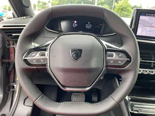 PEUGEOT 2008 1.2 145 MHEV Allure Automat