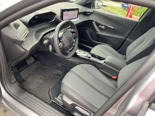 PEUGEOT 2008 1.2 145 MHEV Allure Automat