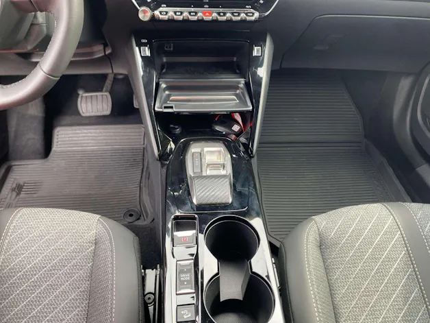 PEUGEOT 2008 1.2 145 MHEV Allure Automat