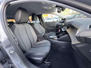 PEUGEOT 208 1.2 MHEV 110 Allure Automat