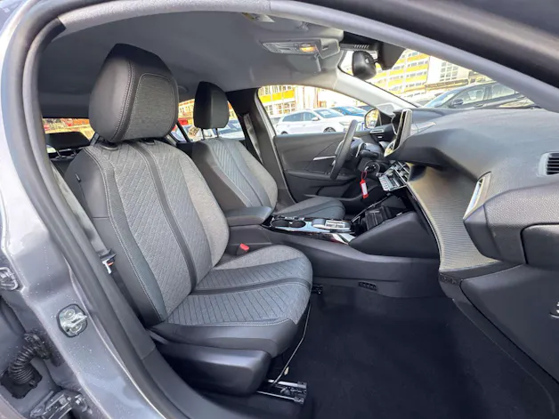 PEUGEOT 208 1.2 MHEV 110 Allure Automat