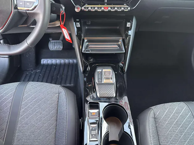PEUGEOT 208 1.2 MHEV 110 Allure Automat