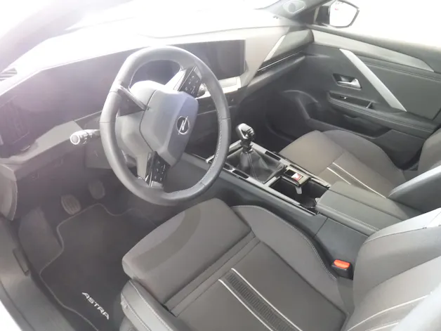 OPEL Astra Sports Tourer 1.2i Turbo Swiss Plus