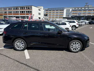 SKODA Octavia Combi 2.0 TDi Selection DSG-Automat