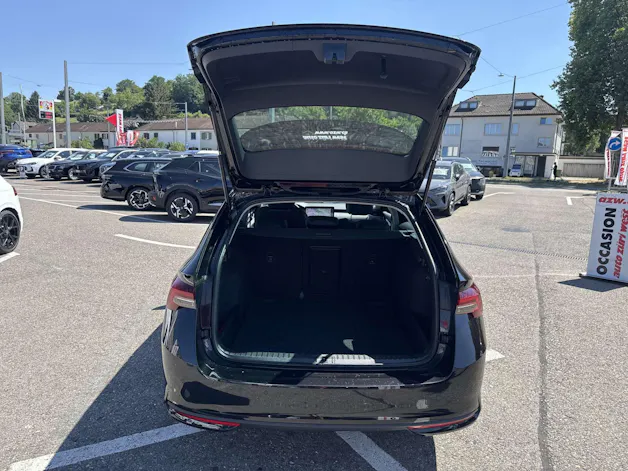 SKODA Octavia Combi 2.0 TDi Selection DSG-Automat