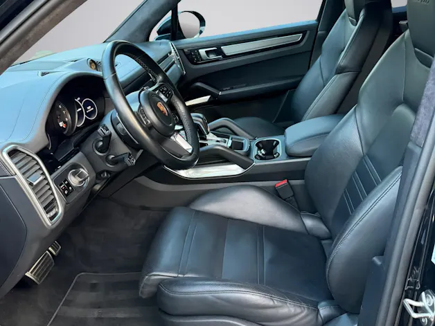 PORSCHE Cayenne Turbo 4.0 V8 Benzin 550PS