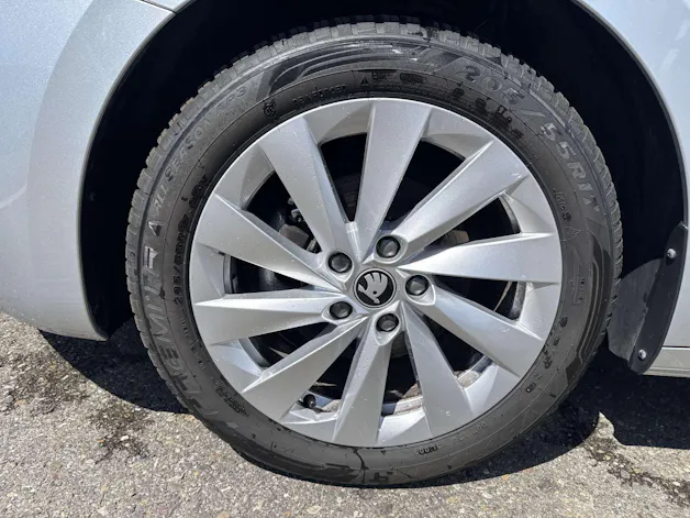 SKODA Octavia Combi 2.0 TDi Selection DSG-Automat