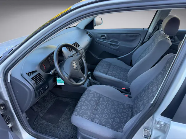 SEAT Ibiza 1.4 Signo * aus 1. Hand * Frisch ab Service mit Zahnriemen *